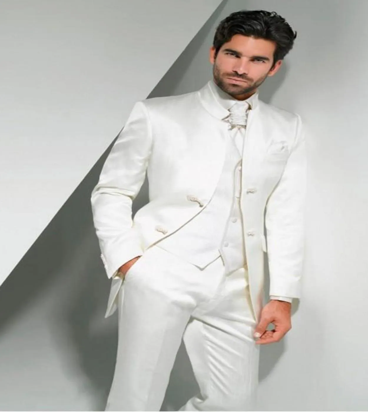 2022 Nuovo Arrivo Smoking Dello Sposo Mandarino Risvolto Vestito Da Uomo Bianco Groomsmanbest Uomo Weddingprom Abitigiaccapantal