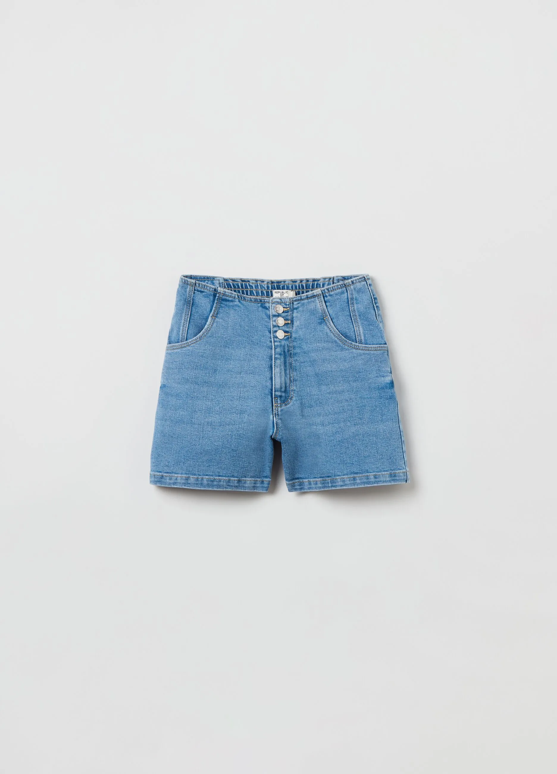 Shorts in denim con bottoni